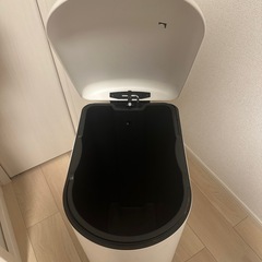 ゴミ箱　白色の画像