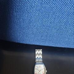 入れ物椅子、時計の画像