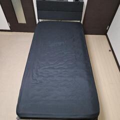 シングルベッドとマットレスの画像