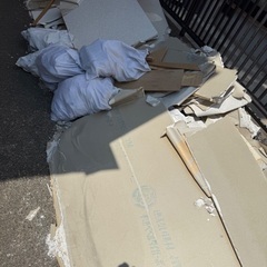工事廃材の片付けと掃除の画像