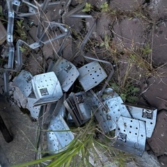 筋交用の金具たくさんありむすの画像