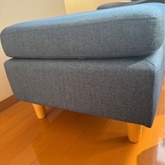 【無料】オットマン（ブルー系ファブリック）引っ越しのためお譲りします の画像