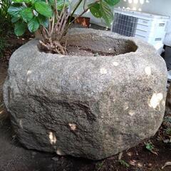 石の大きな水鉢／睡蓮鉢／植木鉢　つくばい　高額商品　の画像