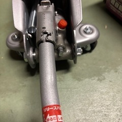 東z82 2t 油圧フロアージャッキ FJ-01 の画像