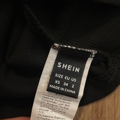 SHEIN ブラックリブタンクトップ XSの画像