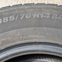 早い者勝ち２０２４年ダンロップ製冬タイヤ工賃込み１８５／７０Ｒ１４　４本セットの画像