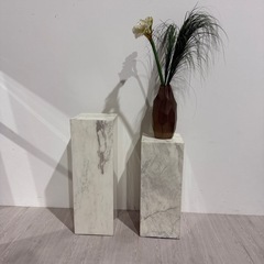 カッテランイタリア　花台　オブジェ　大理石の画像