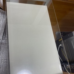 ガラステーブルの画像