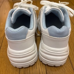 スニーカー厚底の画像