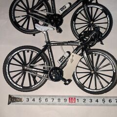 自転車の置物、3個の画像