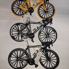 自転車の置物、3個の画像