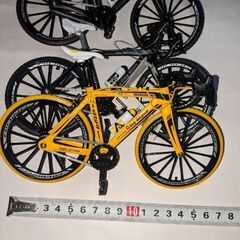 自転車の置物、3個の画像