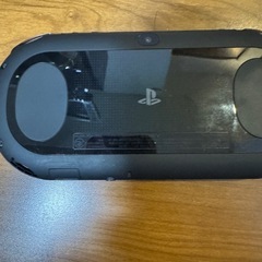 PS vitaとケースとSDカード　充電器の画像