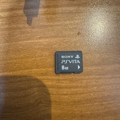 PS vitaとケースとSDカード　充電器の画像