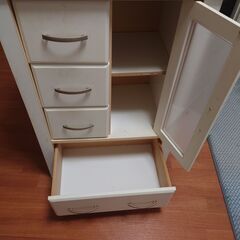 食器棚の画像