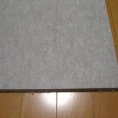 日本製タイルカーペット厚み13.6㎜・1枚２５０円・在庫６００枚（１６１７）未使用品・裏面不織布の画像