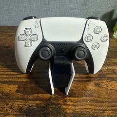 PS5純正コントローラー&純正充電スタンドの画像