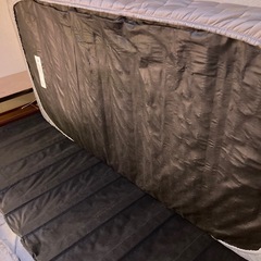 足付きマットレスの画像