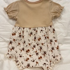 ベビー服　ロンパースの画像