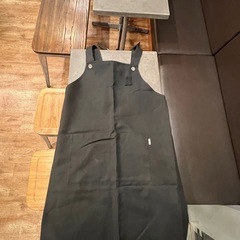 【新品】コックコートとエプロン（黒）×2の画像