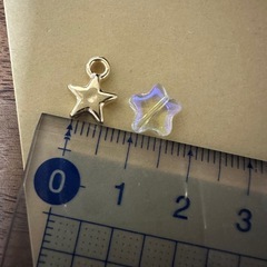 星のビーズ140個以上！プラスティック製 ハンドメイドにの画像
