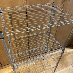 お譲り先決まりました【無料】スチールラックの画像