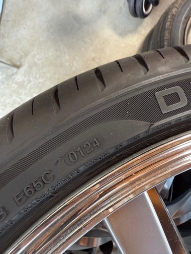 235 35 19 バリ山　タイヤ　2024年製