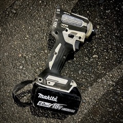 マキタ makita 充電式インパクトドライバ TD171Dの画像