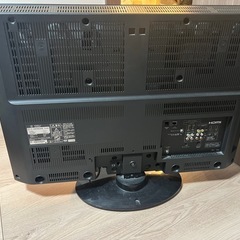 テレビ32型とテレビ台の画像