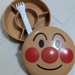 アンパンマンお弁当箱、水筒、食器セットの画像