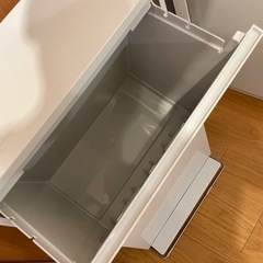 
すっきり収まる薄型ワイドペダルペール(2段 40L)の画像