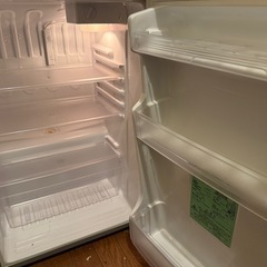 冷蔵庫　シルバーの画像