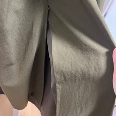 ジャケットとVネックドレスの画像