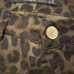 ZARA ヒョウ柄スリムスキニーパンツの画像