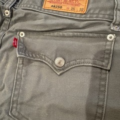 希少品！Levi's グレー スリムデニムパンツの画像