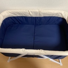 折りたたみベビーベッドの画像