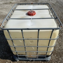  IBCタンク　水タンク 中古 1000Ｌ 貯水タンク IBCコンテナ ポリタンク 給水タンク 散水 農業 防災非常用 雨水タンクの画像
