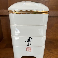 昭和初期　有田焼（寿山窯）陶磁器製　四段重箱　の画像