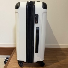 キャリーケース　ホワイトの画像