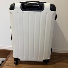 キャリーケース　ホワイトの画像