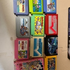ファミコン本体互換品+カセット
の画像