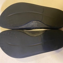 oofosサンダル27cmブラック
の画像