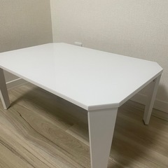白いテーブル ニトリ 机 折りたたみ可能の画像