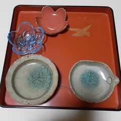 食器と和盆の画像