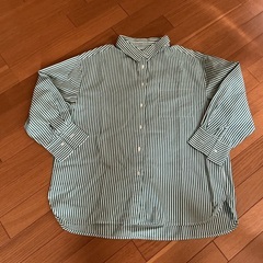 🌻 緑のストライプシャツ　綿　Mサイズ位🌻の画像