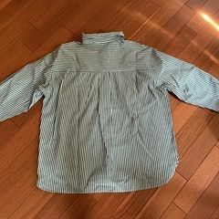 🌻 緑のストライプシャツ　綿　Mサイズ位🌻の画像