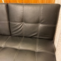 レザー調のソファ3人掛けの画像