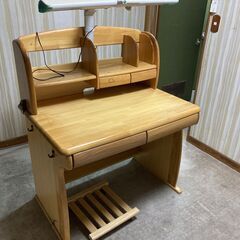 勉強机　天然木製（パイン集成材）　幅100cm　奥行68cm　天板高75cm　蛍光灯付きの画像