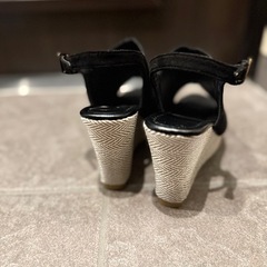 厚底サンダル23.５差し上げます
の画像