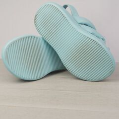 良品　STEVE MADDEN 厚底パフィーストラップサンダル 22.5cmの画像